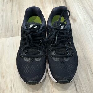 Nike Women’s Zoom Pegasus 33 Running Shoes